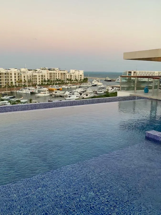 La Amada Condo With Marina View 칸쿤 아파트